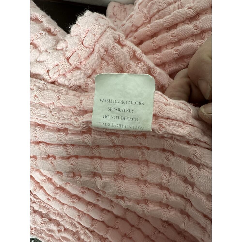 Soft Utopia 100% COTTON Waffle Weave Blanket for Twin/Twin XL Pink EUC 68x96 - Picture 3 of 4